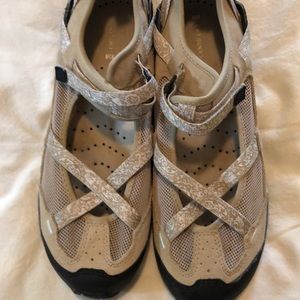 Adorable Lands End sneakers